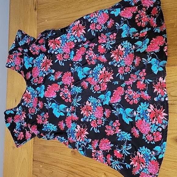 D&Co 22W floral swim dress with capped sleeves and built in cups - Picture 5 of 7